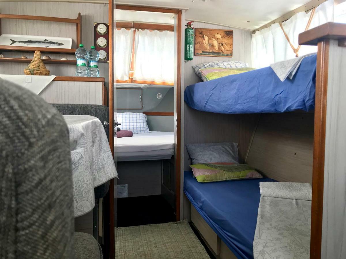 Boat Yacht Barcelona Hotel ซานต์อาเตรียเดเบซอซ ภายนอก รูปภาพ