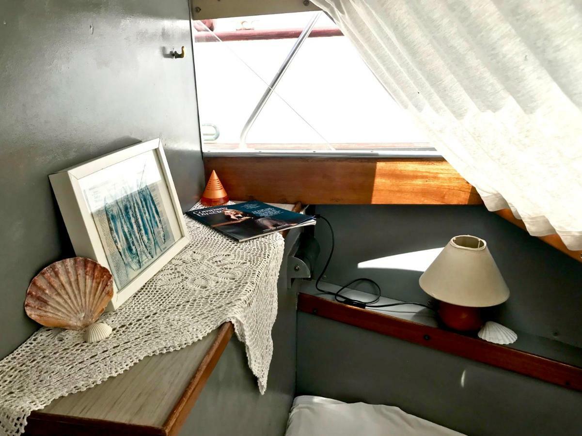 Boat Yacht Barcelona Hotel ซานต์อาเตรียเดเบซอซ ภายนอก รูปภาพ