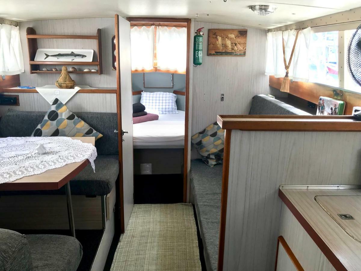 Boat Yacht Barcelona Hotel ซานต์อาเตรียเดเบซอซ ภายนอก รูปภาพ